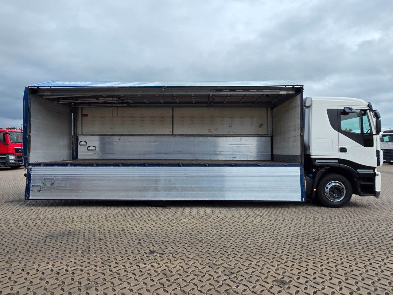 Camion pour le transport de boissons Iveco Stralis 420 / Ldbw  / Lenkachse / Liftachse: photos 9 Camion pour le transport de boissons Iveco Stralis 420 / Ldbw  / Lenkachse / Liftachse: photos 9