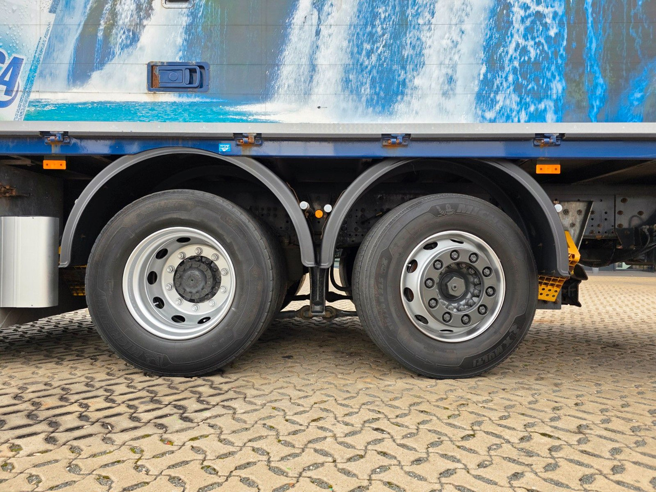 Camion pour le transport de boissons Iveco Stralis 420 / Ldbw  / Lenkachse / Liftachse: photos 41 Camion pour le transport de boissons Iveco Stralis 420 / Ldbw  / Lenkachse / Liftachse: photos 41
