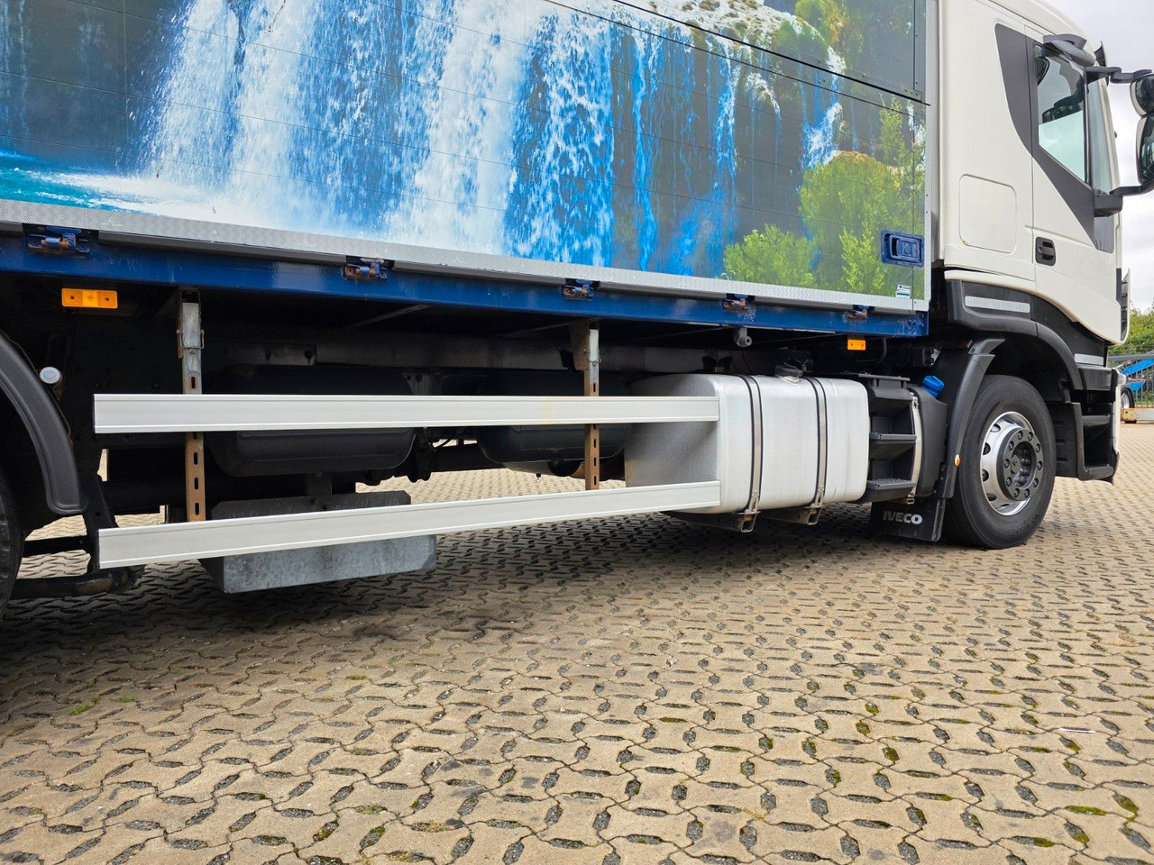 Camion pour le transport de boissons Iveco Stralis 420 / Ldbw  / Lenkachse / Liftachse: photos 18 Camion pour le transport de boissons Iveco Stralis 420 / Ldbw  / Lenkachse / Liftachse: photos 18