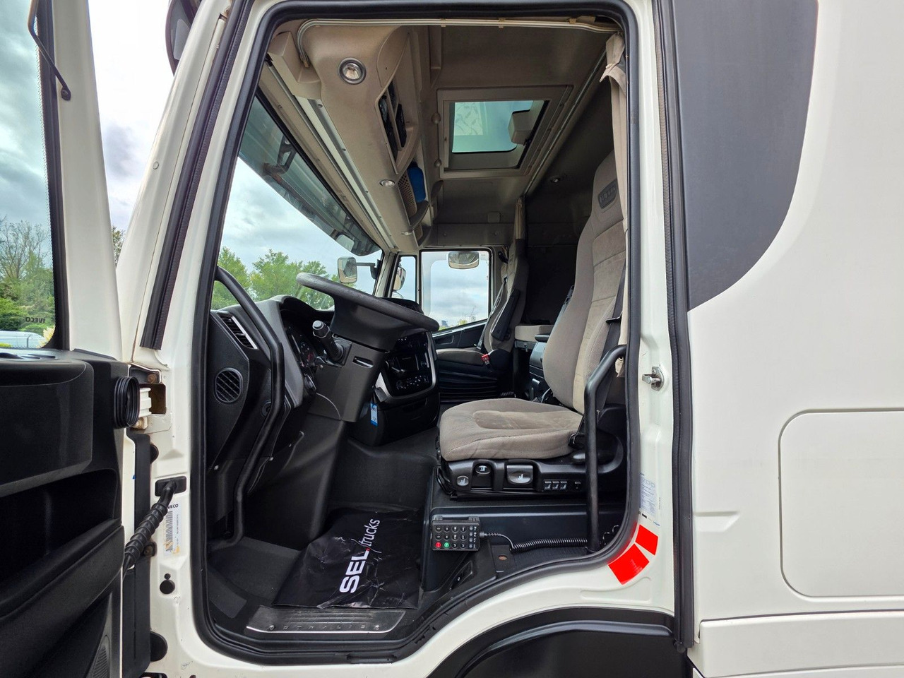 Camion pour le transport de boissons Iveco Stralis 420 / Ldbw  / Lenkachse / Liftachse: photos 27 Camion pour le transport de boissons Iveco Stralis 420 / Ldbw  / Lenkachse / Liftachse: photos 27