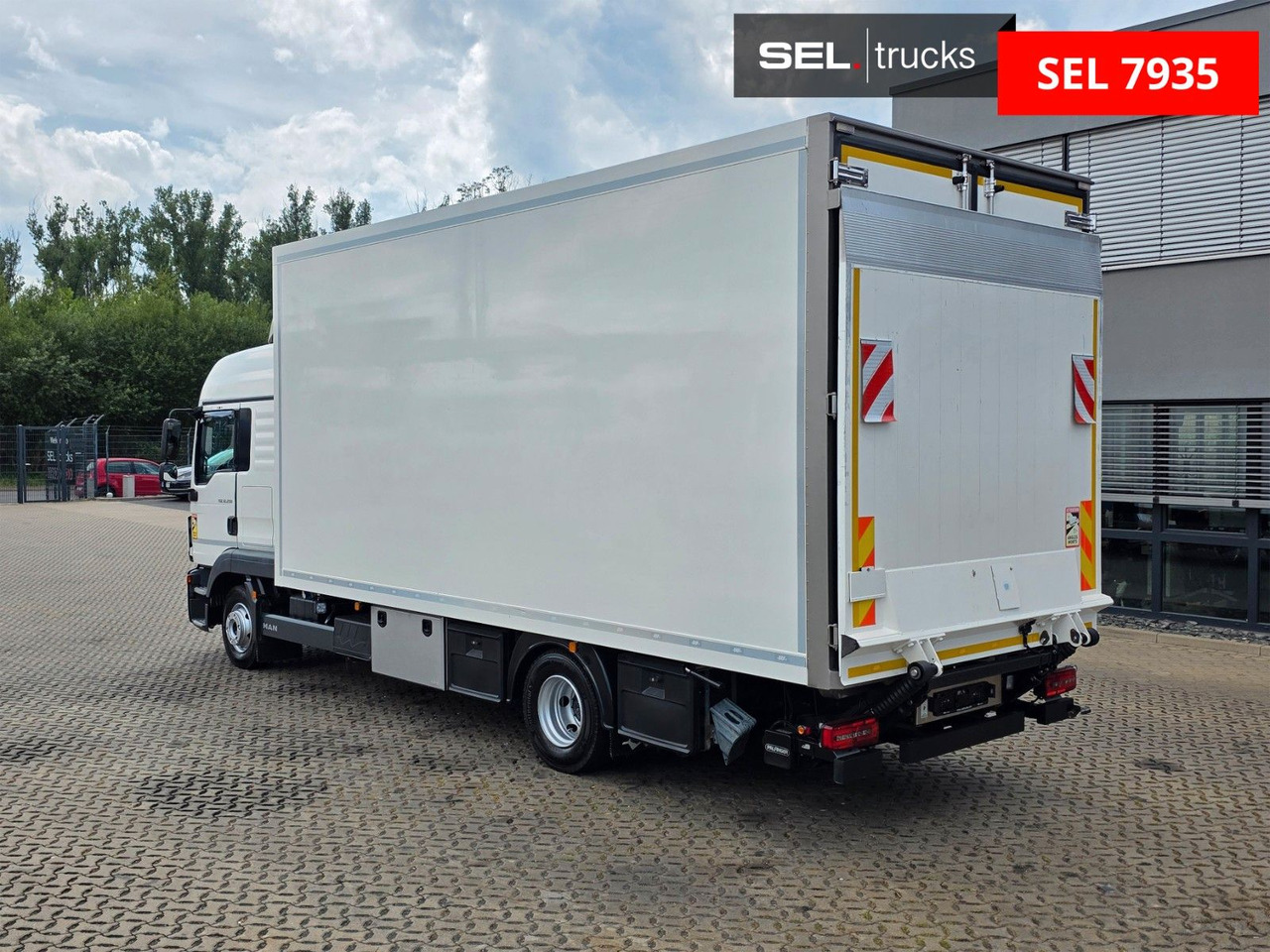 MAN TGL 12.250 4X2 BL / Standklima / Ldbw / Konvekta - Camion fourgon: photos 1 MAN TGL 12.250 4X2 BL / Standklima / Ldbw / Konvekta - Camion fourgon: photos 1