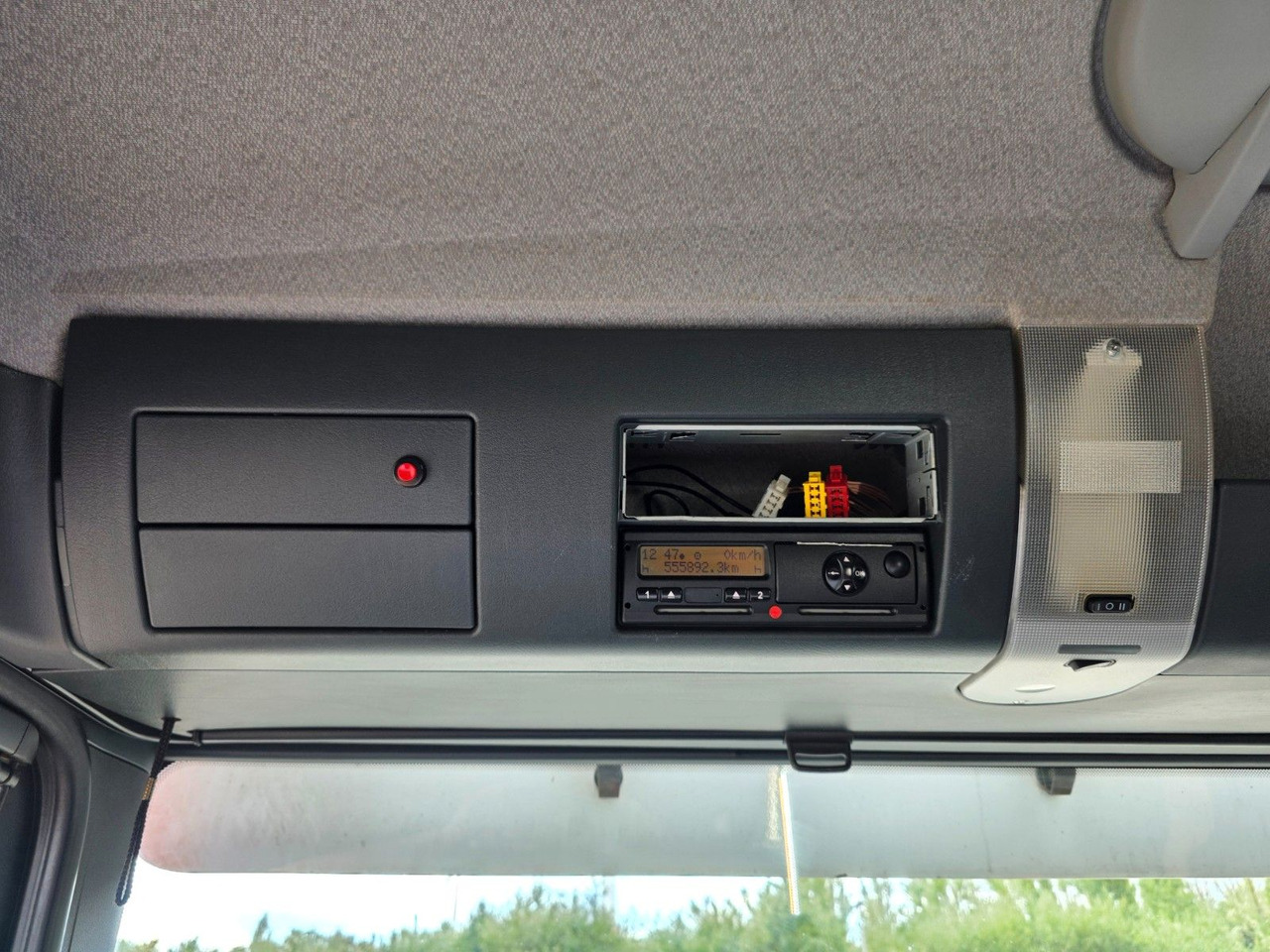 Camion à rideaux coulissants MAN TGX 26.360 6X2-2 LL / Intarder / Ldbw /Lenkachse: photos 27 Camion à rideaux coulissants MAN TGX 26.360 6X2-2 LL / Intarder / Ldbw /Lenkachse: photos 27