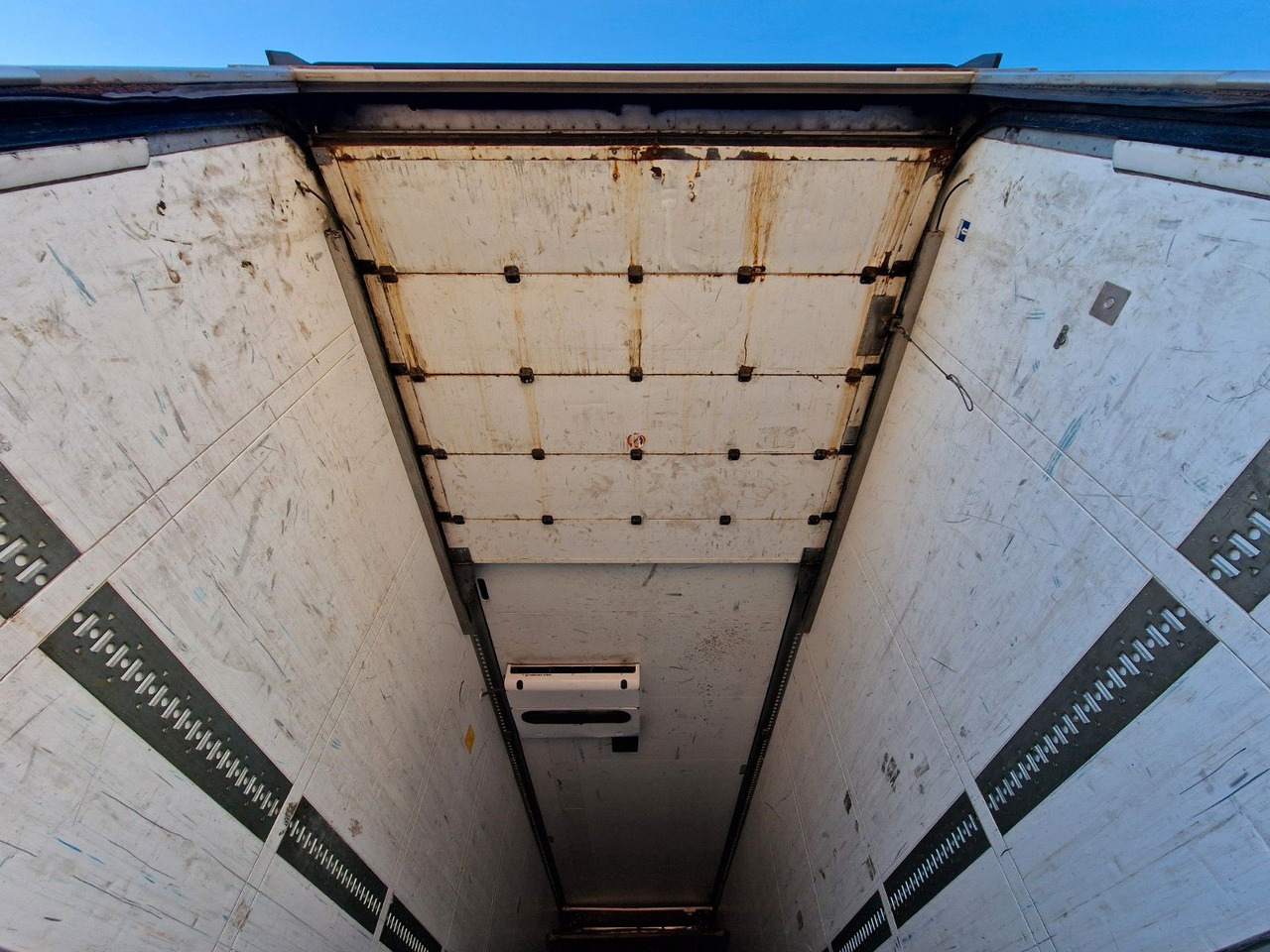 Semi-remorque frigorifique Schmitz Cargobull SKO 24/L - 13.4 FP 45 COOL / Rolltor: photos 12 Semi-remorque frigorifique Schmitz Cargobull SKO 24/L - 13.4 FP 45 COOL / Rolltor: photos 12