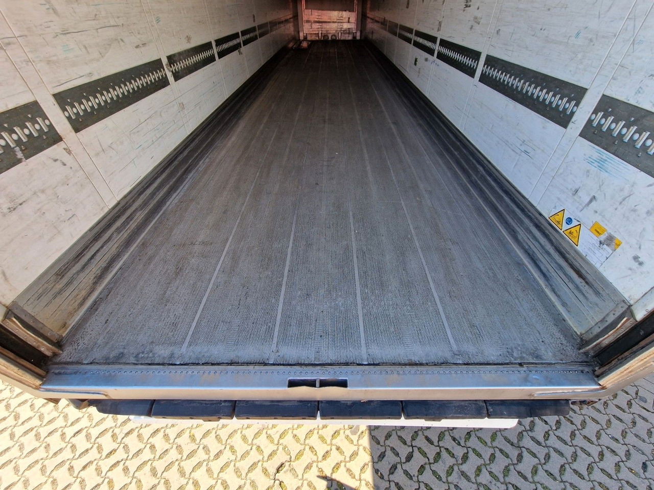 Semi-remorque frigorifique Schmitz Cargobull SKO 24/L - 13.4 FP 45 COOL / Rolltor: photos 13 Semi-remorque frigorifique Schmitz Cargobull SKO 24/L - 13.4 FP 45 COOL / Rolltor: photos 13