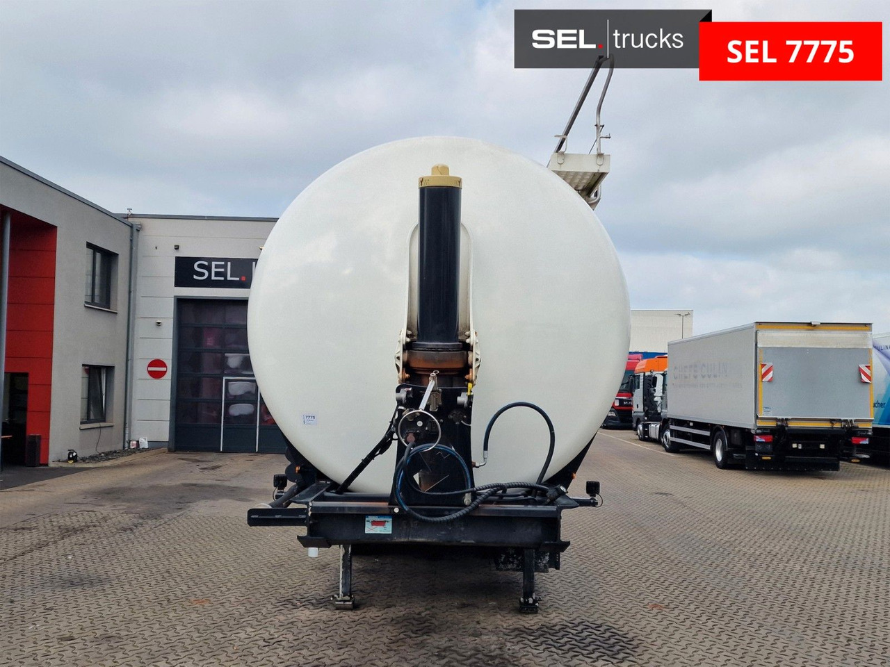 Spitzer SKS 27 / Kippsilo / 53.000 l / Liftachse - Citerne pulvérulente: photos 2 Spitzer SKS 27 / Kippsilo / 53.000 l / Liftachse - Citerne pulvérulente: photos 2