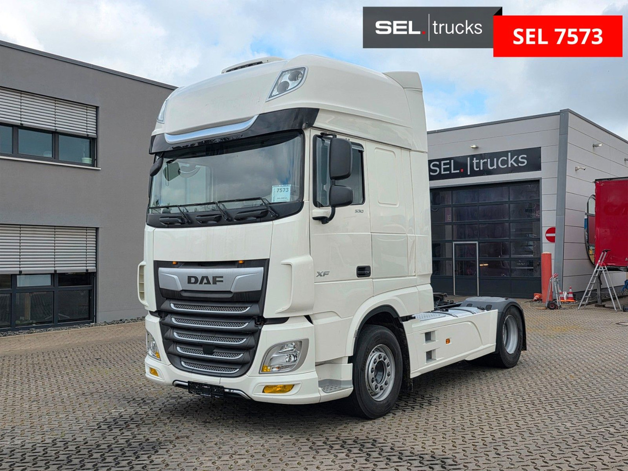 DAF XF 530 FT / ZF Intarder / Standklimaanlage / 6D - Tracteur routier: photos 1 DAF XF 530 FT / ZF Intarder / Standklimaanlage / 6D - Tracteur routier: photos 1