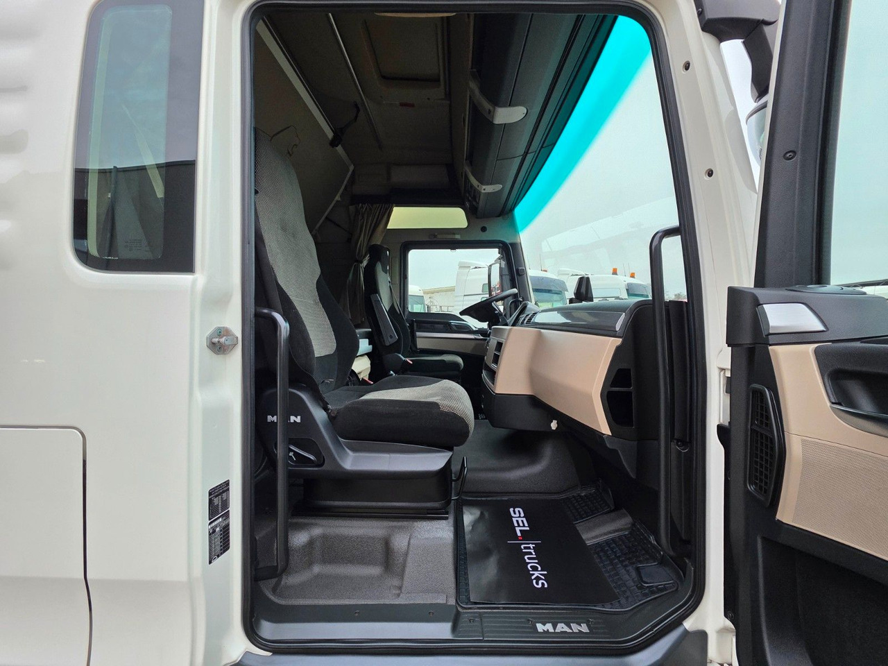 Tracteur routier MAN TGX 18.460 4X2 LLS-U / Retarder / 2 Tanks: photos 28 Tracteur routier MAN TGX 18.460 4X2 LLS-U / Retarder / 2 Tanks: photos 28