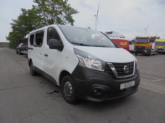 Nissan NV 300 - Bus: photos 3 Nissan NV 300 - Bus: photos 3