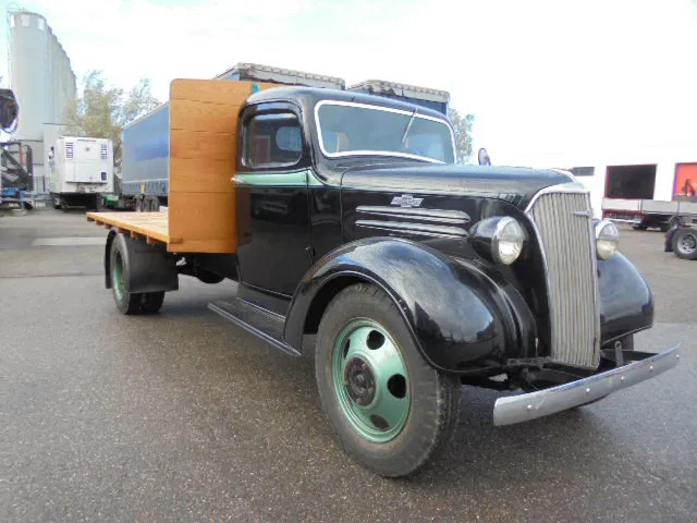 Chevrolet 1 1/2 TON FLATBED - Camion plateau: photos 3 Chevrolet 1 1/2 TON FLATBED - Camion plateau: photos 3