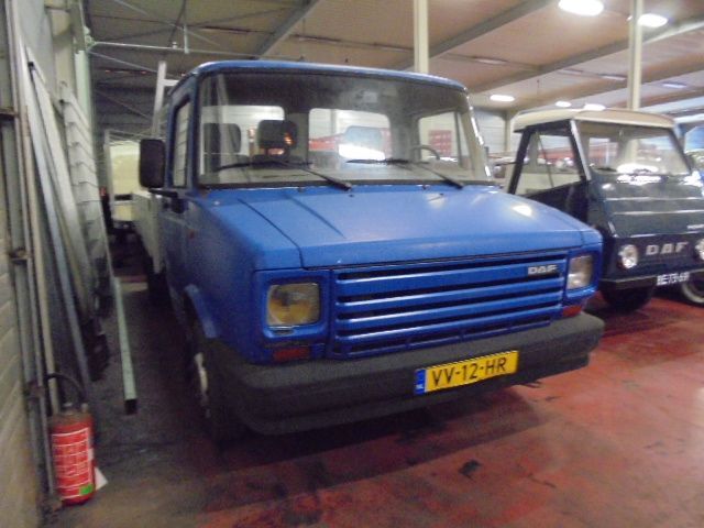 DAF 400 400 - Camion plateau: photos 3 DAF 400 400 - Camion plateau: photos 3