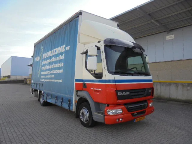DAF LF 45 - Camion à rideaux coulissants: photos 3 DAF LF 45 - Camion à rideaux coulissants: photos 3