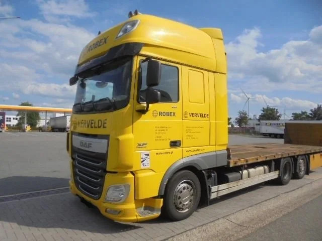 DAF XF 510 FAR 6X2 - Camion plateau: photos 1 DAF XF 510 FAR 6X2 - Camion plateau: photos 1