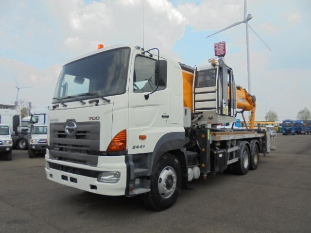 Hino 700 6X4 - Camion avec nacelle: photos 5 Hino 700 6X4 - Camion avec nacelle: photos 5