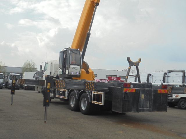 Hino 700 6X4 - Camion avec nacelle: photos 5 Hino 700 6X4 - Camion avec nacelle: photos 5