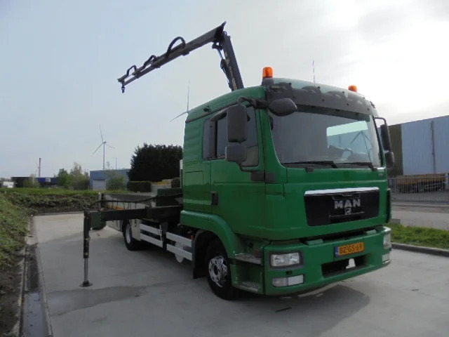 MAN TGL 12.220 - Camion plateau, Camion grue: photos 4 MAN TGL 12.220 - Camion plateau, Camion grue: photos 4