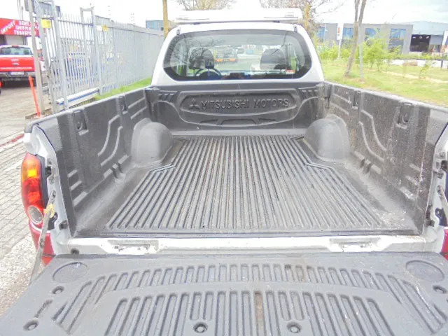 Pick-up Mitsubishi L200 4X4 PICK-UP: photos 8