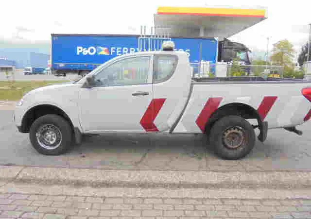 Pick-up Mitsubishi L200 4X4 PICK-UP: photos 9