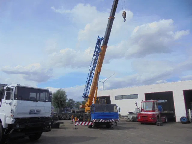 PPM ATT 350 4X4X4 - Grue tout-terrain: photos 2 PPM ATT 350 4X4X4 - Grue tout-terrain: photos 2