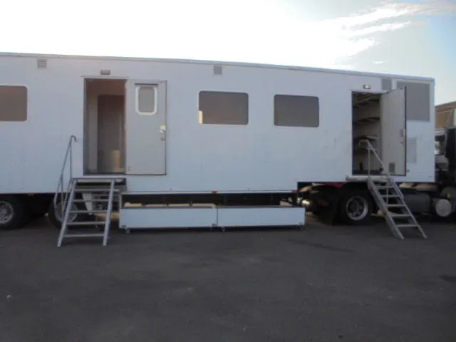 Smit STO 1230 POLITIE MOB KANTOOR - Semi-remorque: photos 1 Smit STO 1230 POLITIE MOB KANTOOR - Semi-remorque: photos 1