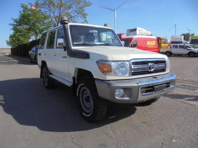 Toyota Land Cruiser HZJ76L 4X4 EXPORT OUTSIDE EU ONLY - Voiture: photos 3 Toyota Land Cruiser HZJ76L 4X4 EXPORT OUTSIDE EU ONLY - Voiture: photos 3