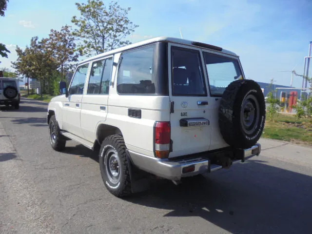 Voiture Toyota Land Cruiser HZJ76L 4X4 EXPORT OUTSIDE EU ONLY: photos 6