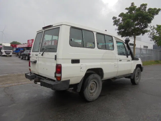 Toyota Land Cruiser HZJ78L 4X4 EXPORT OUTSIDE EU ONLY - Voiture: photos 4 Toyota Land Cruiser HZJ78L 4X4 EXPORT OUTSIDE EU ONLY - Voiture: photos 4