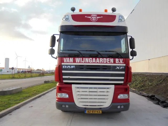 DAF XF 105 SUPER-SPACE 460 6X2 - Tracteur routier: photos 2 DAF XF 105 SUPER-SPACE 460 6X2 - Tracteur routier: photos 2