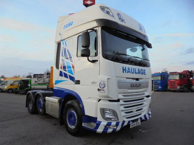 DAF XF 460 6X2 RHD - Tracteur routier: photos 3 DAF XF 460 6X2 RHD - Tracteur routier: photos 3