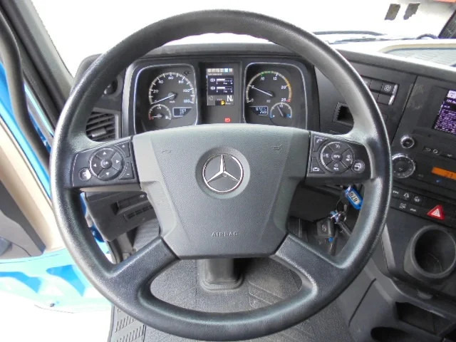 Photo d'intérieur 2: Tracteur routier Mercedes-Benz Actros 1842 LS EUR6 10X