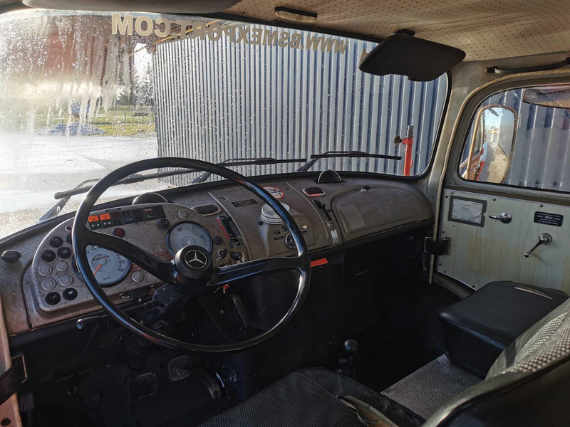 Camion de pompier Mercedes-Benz 1313: photos 17