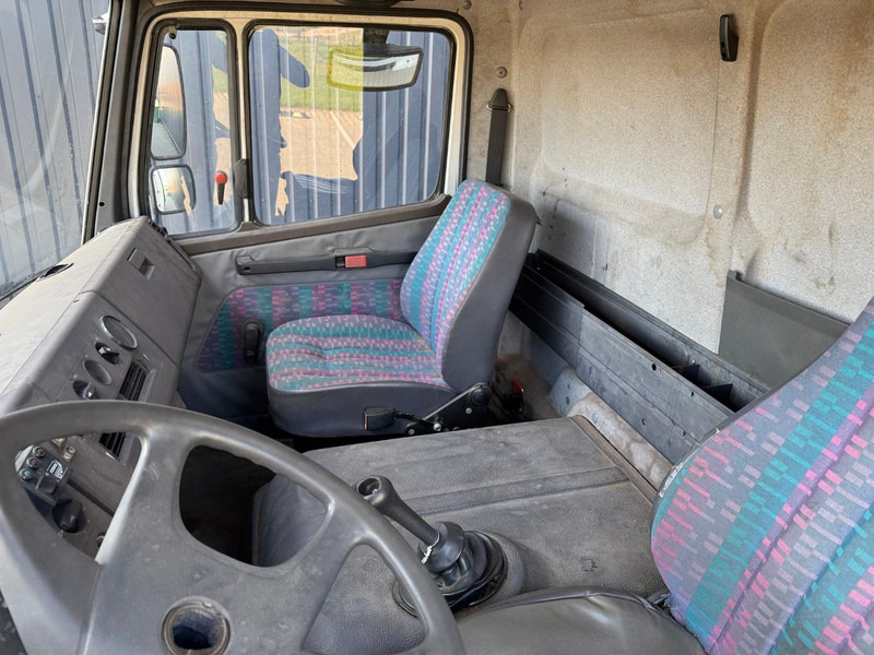 Camion à rideaux coulissants Mercedes-Benz 814: photos 11