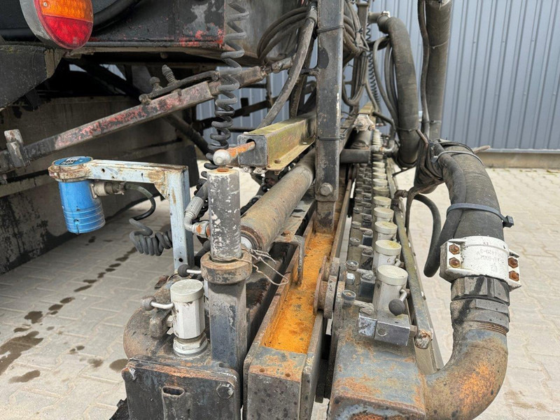 Camion citerne pour transport de carburant Volvo N12 + bitum spreader semitrailer: photos 9 Camion citerne pour transport de carburant Volvo N12 + bitum spreader semitrailer: photos 9