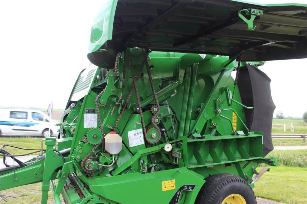 John Deere 990 - Presse à balles rondes: photos 3 John Deere 990 - Presse à balles rondes: photos 3