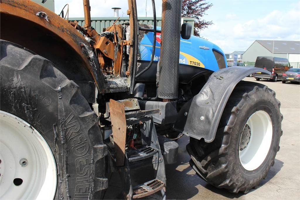 New Holland T7030 - Tracteur agricole: photos 3 New Holland T7030 - Tracteur agricole: photos 3