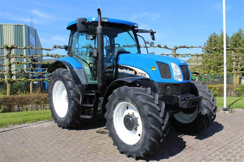 New Holland TSA135A - Tracteur agricole: photos 1 New Holland TSA135A - Tracteur agricole: photos 1