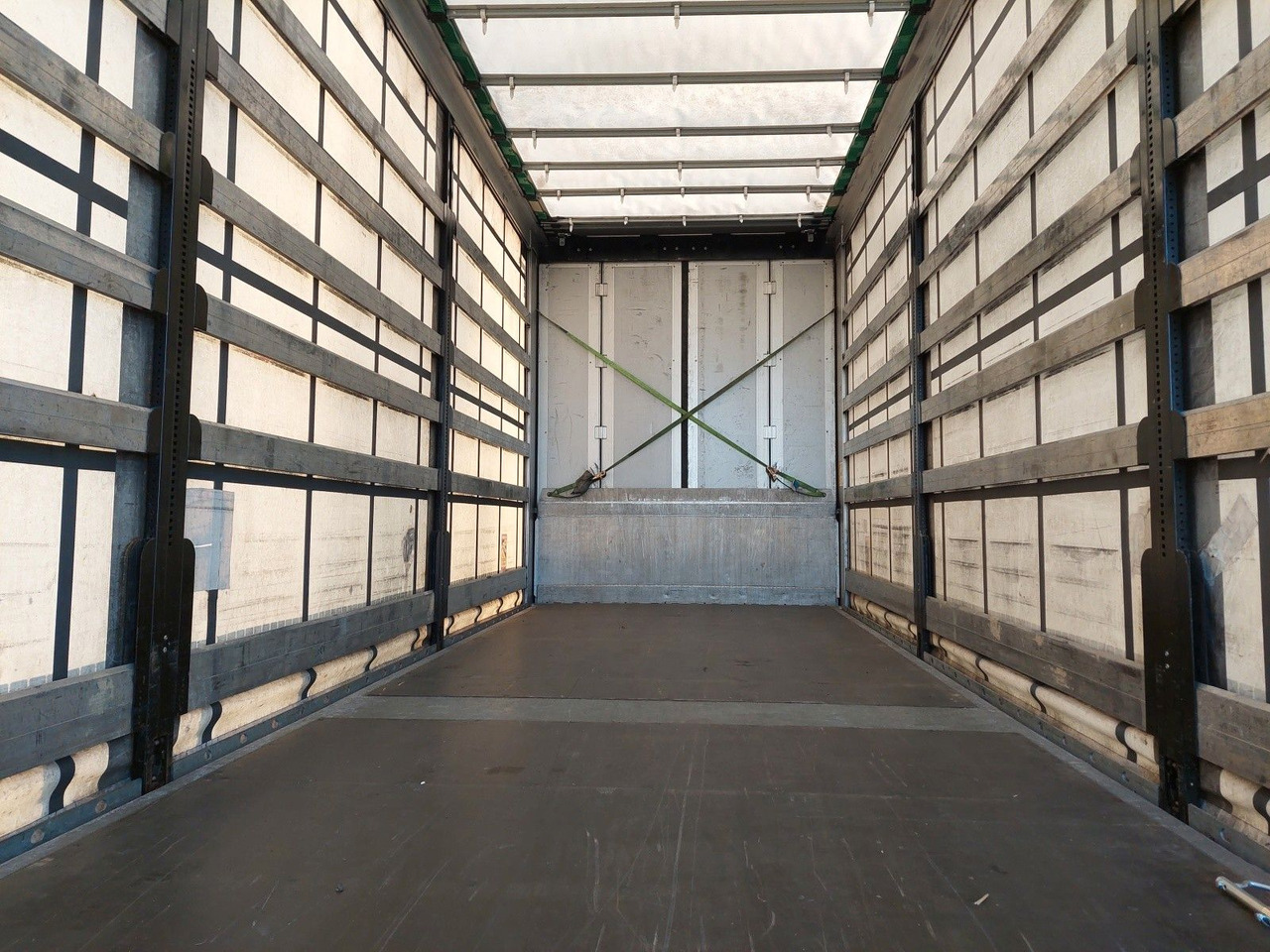 Camion à rideaux coulissants MAN TGX 18.470 LL + Gniotpol G-4080 120 m3 Durchbar: photos 42 Camion à rideaux coulissants MAN TGX 18.470 LL + Gniotpol G-4080 120 m3 Durchbar: photos 42