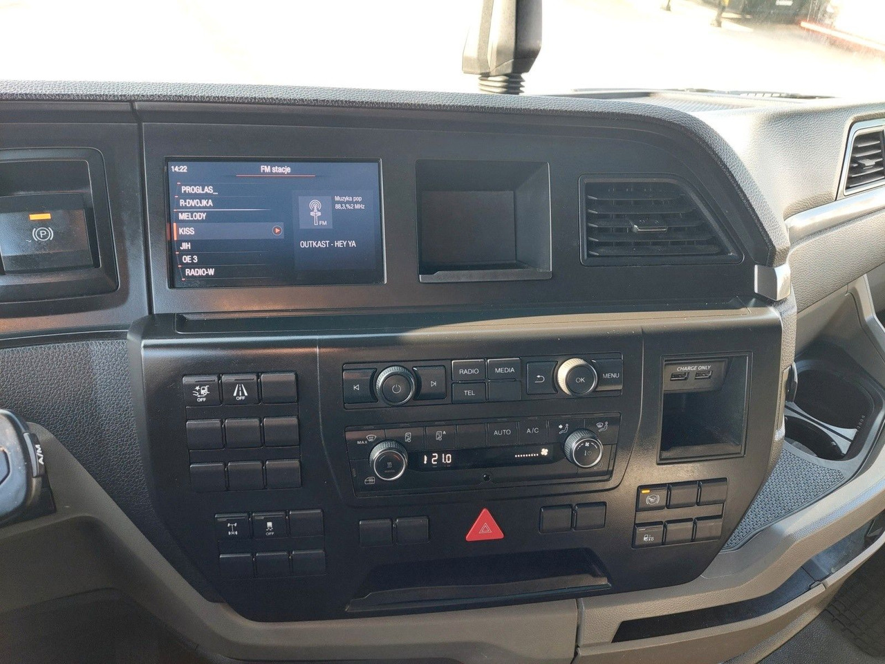 Camion à rideaux coulissants MAN TGX 18.470 LL + Gniotpol G-4080 120 m3 Durchbar: photos 28 Camion à rideaux coulissants MAN TGX 18.470 LL + Gniotpol G-4080 120 m3 Durchbar: photos 28