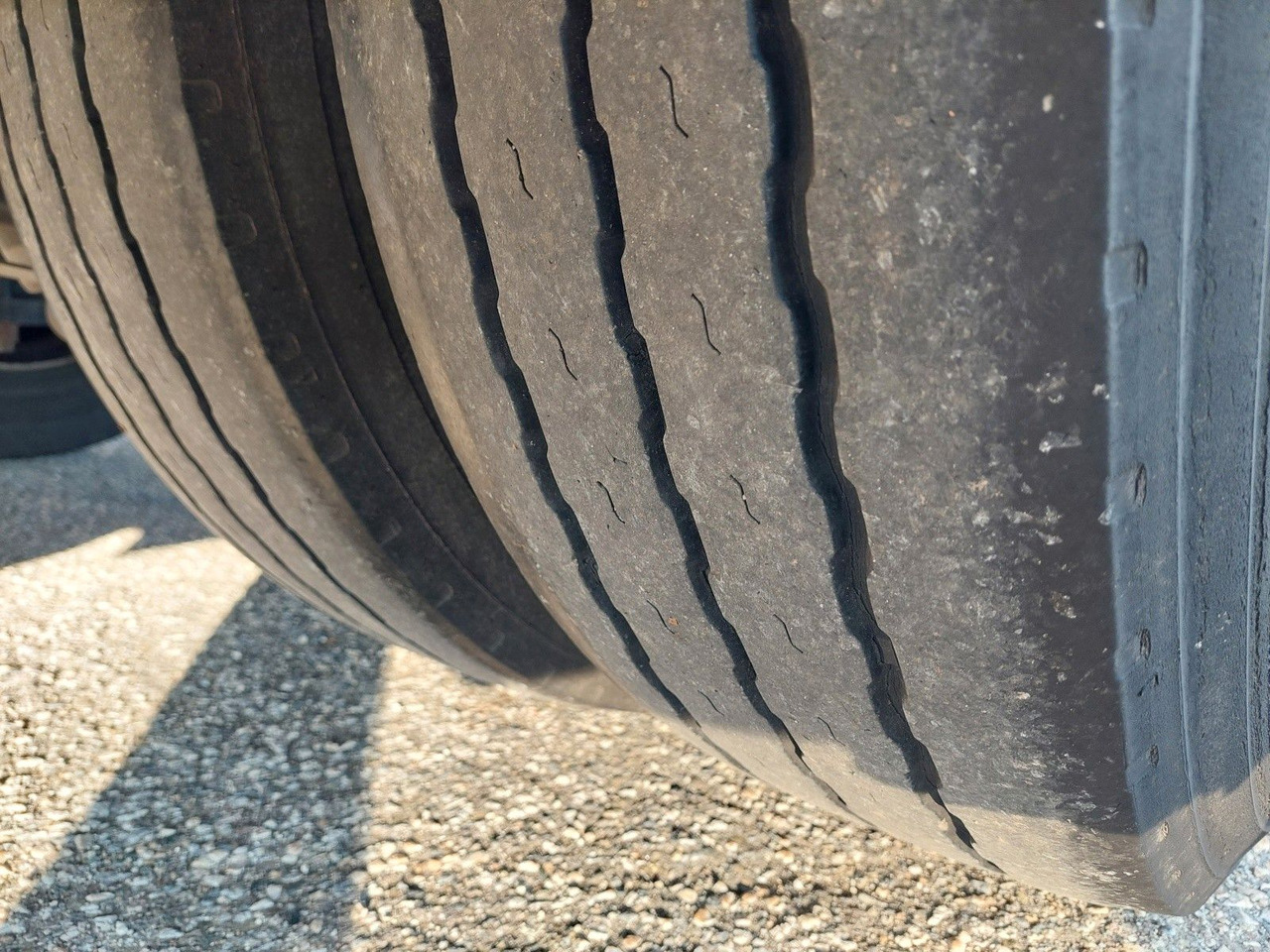 Camion à rideaux coulissants MAN TGX 18.470 LL + Gniotpol G-4080 120 m3 Durchbar: photos 49 Camion à rideaux coulissants MAN TGX 18.470 LL + Gniotpol G-4080 120 m3 Durchbar: photos 49