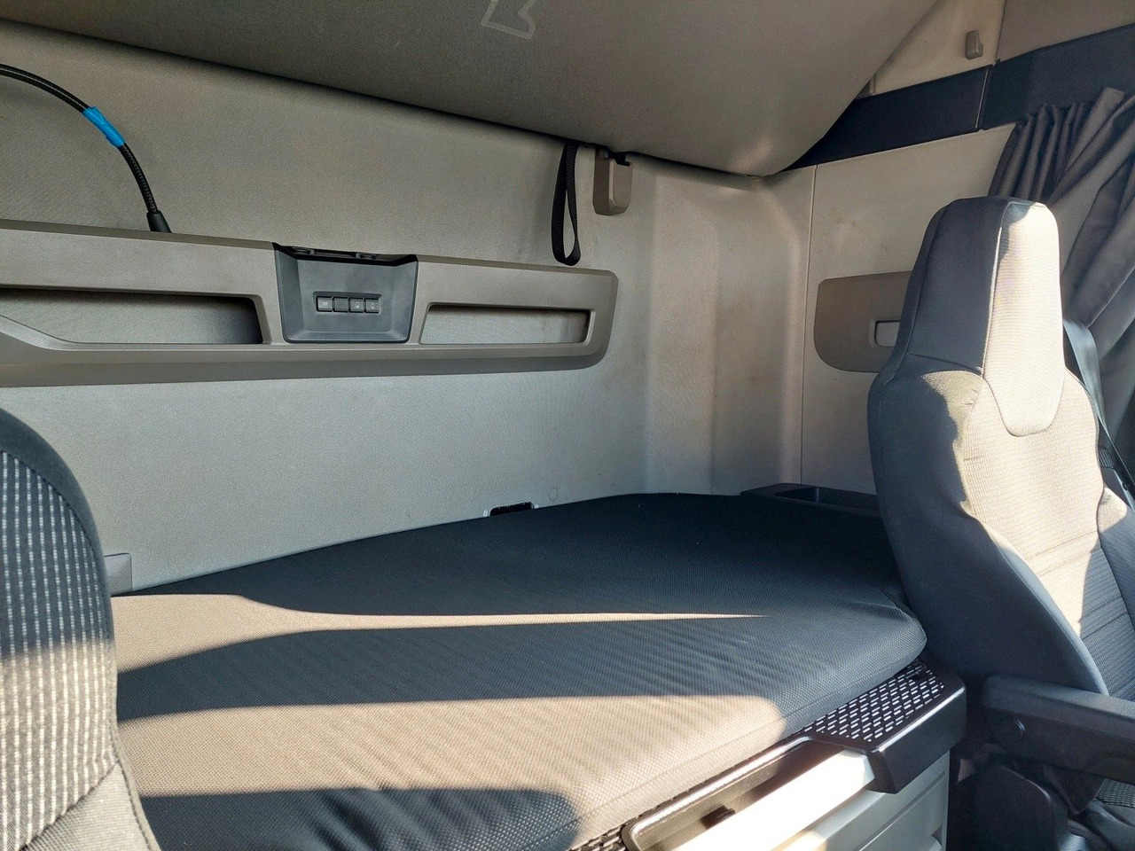 Camion à rideaux coulissants MAN TGX 18.470 LL + Gniotpol G-4080 120 m3 Durchbar: photos 23 Camion à rideaux coulissants MAN TGX 18.470 LL + Gniotpol G-4080 120 m3 Durchbar: photos 23