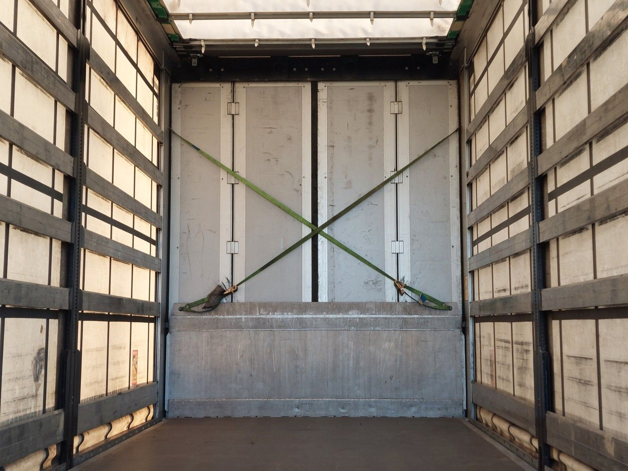 Camion à rideaux coulissants MAN TGX 18.470 LL + Gniotpol G-4080 120 m3 Durchbar: photos 43 Camion à rideaux coulissants MAN TGX 18.470 LL + Gniotpol G-4080 120 m3 Durchbar: photos 43