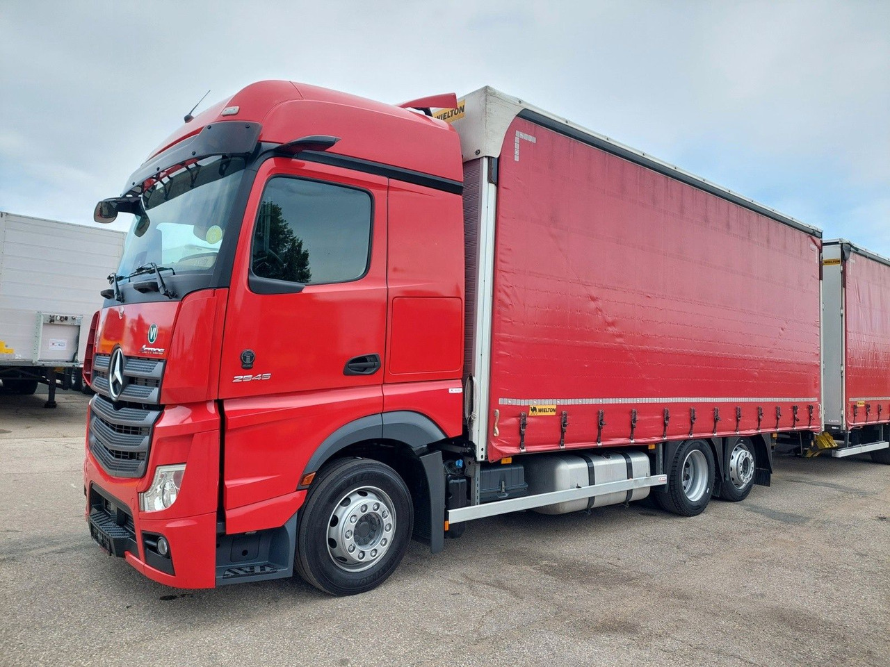 Mercedes-Benz Actros 2545 L/NR 6x2 + Wielton PC2K Durchbar - Camion à rideaux coulissants: photos 5 Mercedes-Benz Actros 2545 L/NR 6x2 + Wielton PC2K Durchbar - Camion à rideaux coulissants: photos 5