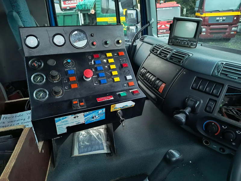 DAF CF 75.250 DRIVING CONDITION - SWEEPER NEEDS REPAIRMENT en crédit-bail DAF CF 75.250 DRIVING CONDITION - SWEEPER NEEDS REPAIRMENT: photos 10