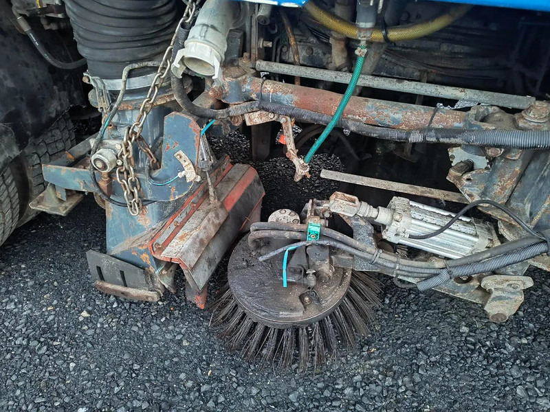DAF CF 75.250 DRIVING CONDITION - SWEEPER NEEDS REPAIRMENT en crédit-bail DAF CF 75.250 DRIVING CONDITION - SWEEPER NEEDS REPAIRMENT: photos 15
