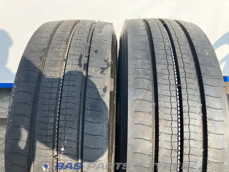 Bridgestone Bridgestone 265/70R17.5 Duravis R-Steer002 138/136 M M+S 3PMSF gebruikte set - Pneu pour Camion: photos 2 Bridgestone Bridgestone 265/70R17.5 Duravis R-Steer002 138/136 M M+S 3PMSF gebruikte set - Pneu pour Camion: photos 2