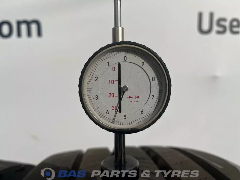 Continental Continental 295/80R22.5 Hybrid HS3 152/148 M M+S 3PMSF gebruikte set - Pneu pour Camion: photos 3 Continental Continental 295/80R22.5 Hybrid HS3 152/148 M M+S 3PMSF gebruikte set - Pneu pour Camion: photos 3