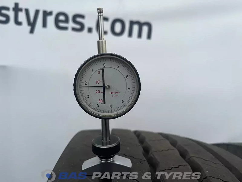 Continental Continental 315/80R22.5 Hybrid HS5 156/150 M+S 3PMSF gebruikte set - Pneu pour Camion: photos 3 Continental Continental 315/80R22.5 Hybrid HS5 156/150 M+S 3PMSF gebruikte set - Pneu pour Camion: photos 3