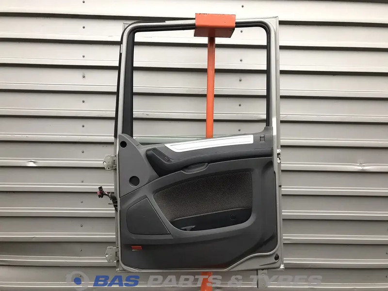 DAF XF106 Portier Rechts DAF 1881863 - Portière et pièces pour Camion: photos 2 DAF XF106 Portier Rechts DAF 1881863 - Portière et pièces pour Camion: photos 2