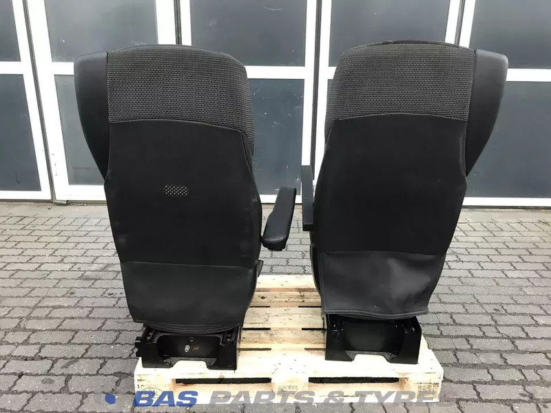 DAF XF106 Stoelen set DAF 1844340 - Siège pour Camion: photos 3 DAF XF106 Stoelen set DAF 1844340 - Siège pour Camion: photos 3