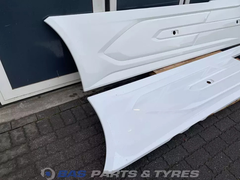DAF XG Sideskirt Set DAF 2292740 - Carrosserie et extérieur pour Camion: photos 3 DAF XG Sideskirt Set DAF 2292740 - Carrosserie et extérieur pour Camion: photos 3