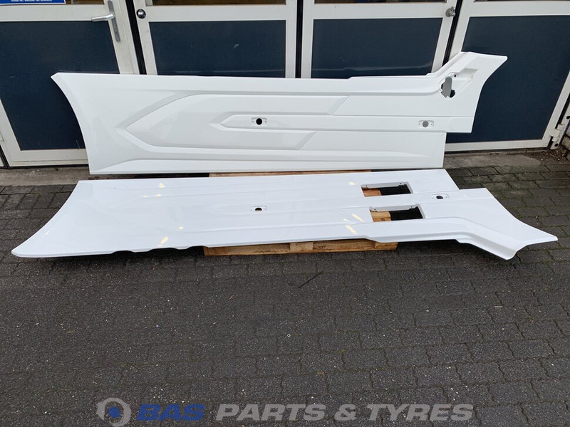 DAF XG Sideskirt Set DAF 2292740 - Carrosserie et extérieur pour Camion: photos 1 DAF XG Sideskirt Set DAF 2292740 - Carrosserie et extérieur pour Camion: photos 1